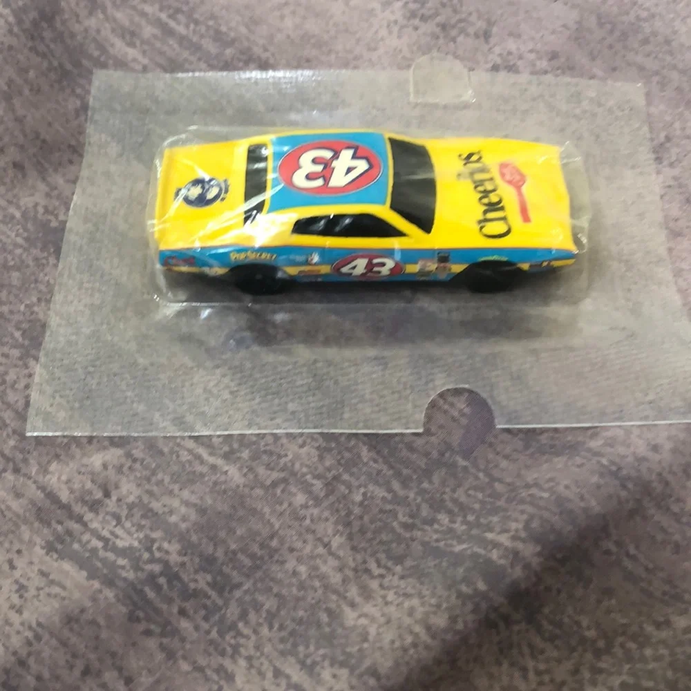 Hot Wheels 1974 Dodge Charger - Cheerios Richard Petty #43 Car - Sealed/New